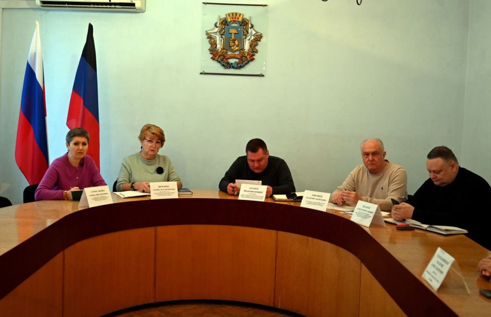 Руководитель Управы Куйбышевского внутригородского района Администрации городского округа Донецк Иван Адамец провел аппаратное совещание