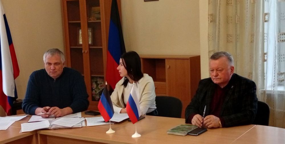 Наталья Бегуненко: Сегодня, 4 декабря, заместитель руководителя Управы Петровского внутригородского района Администрации городского округа Донецк Чуб Сергей Васильевич провел рабочее совещание по вопросу выявления бесхозного...