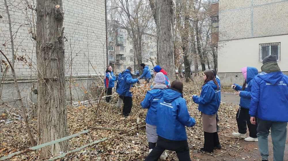 Василий Ткачук: Сегодня, 4 декабря, в рамках партийного проекта «Городская среда» партии «Единая Россия», при поддержке Управы Калининского внутригородского района Администрации городского округа Донецк, активисты Донецкого...