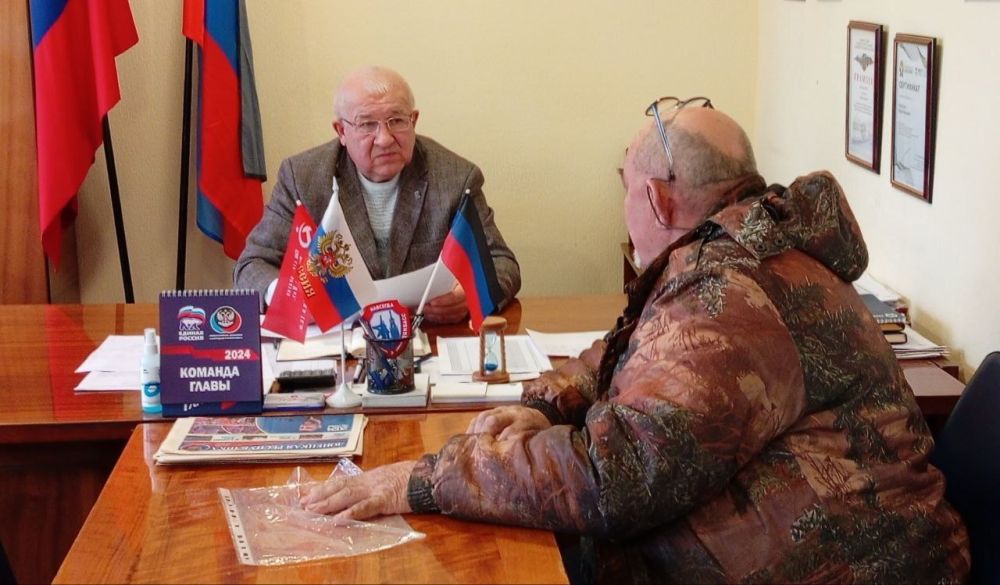 Наталья Бегуненко: Первый заместитель руководителя Управы Петровского внутригородского района Администрации городского округа Донецк Юрий Иванович Плахутин провел еженедельный прием граждан