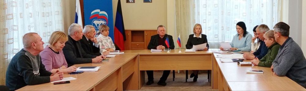 Наталья Бегуненко: Сегодня, 4 декабря, руководитель Управы Петровского внутригородского района Администрации городского округа Донецк Бегуненко Наталья Ивановна провела еженедельное аппаратное совещание