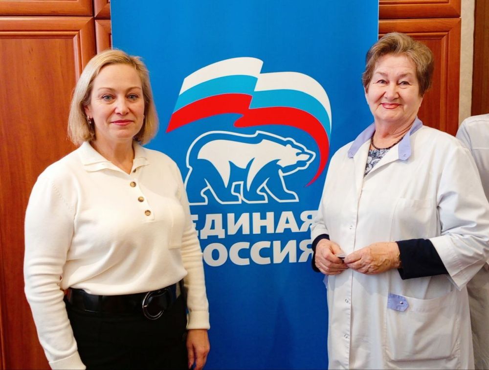 Наталья Бегуненко: В Петровском районе г. Донецка продолжается вручение партийных билетов новым партийцам «ЕДИНОЙ РОССИИ»