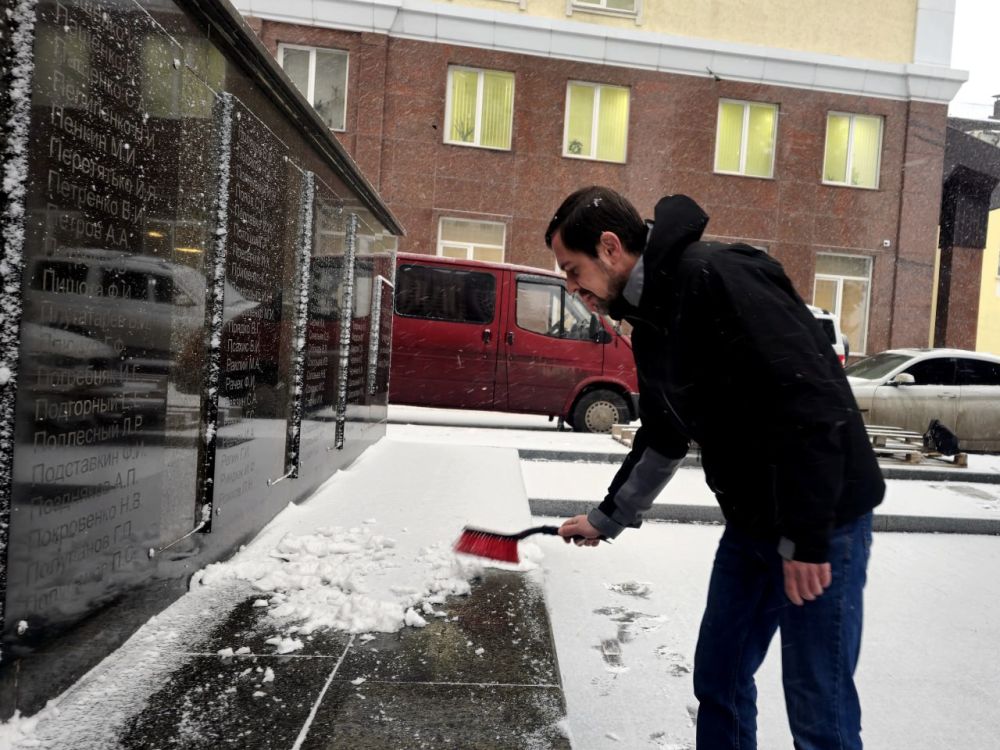 Иван Адамец: В рамках программы «Росмолодежь.Добро» и форумной компании «Росмолодежь.События», приуроченных ко «Дню добровольца», сотрудники Управы Куйбышевского внутригородского района совместно с депутатами Донецкого...