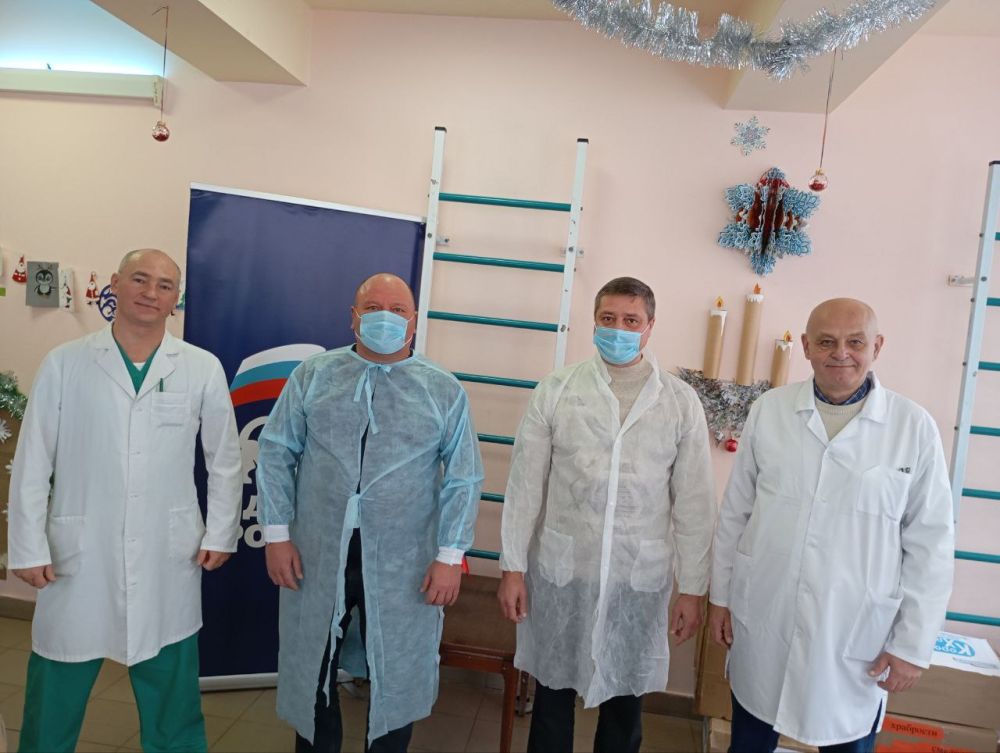 Василий Ткачук: Сегодня, в рамках благотворительной акции «Коробка храбрости», проводимой партией Единая Россия, посетил Республиканскую клиническую туберкулезную больницу и Центральную городскую клиническую больницу №3 и...