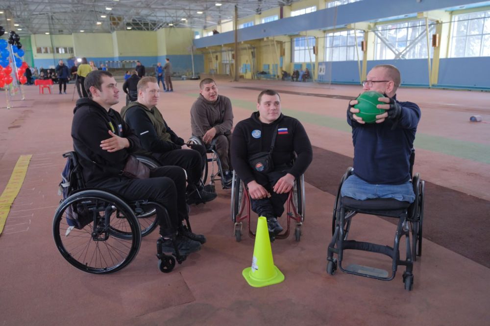Юрий Мартынов: Почти 100 спортсменов-инвалидов из Донецка, Макеевки, Мариуполя, Снежного, Тореза и Енакиево сегодня приняли участие в комплексном физкультурно-оздоровительном мероприятии среди людей с ограниченными...