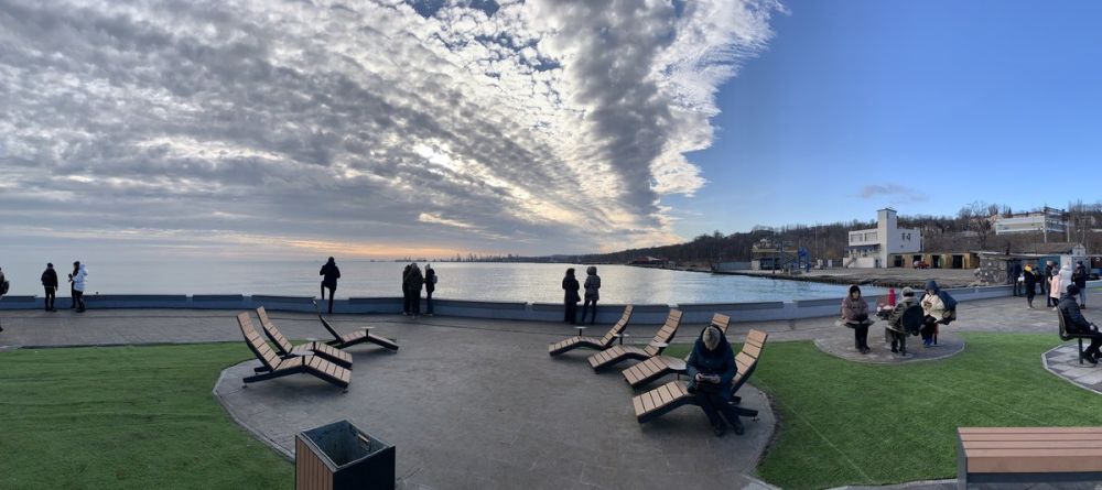 В Донецкой и Луганской народных республиках госкомпания "Автодор" обновит суммарно порядка 525 км. В Запорожской и Херсонской областях ими запланирован ремонт более 240 км, в том числе в направлении Приазовья и Крыма...