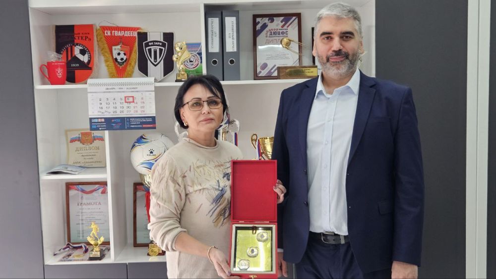 Алексей Дорофеев: Провел рабочую встречу с Ольгой Безугловец, советником Главы Республики Крым Сергея Аксенова, членом Общественной палаты Республики Крым, Комиссии по делам молодежи, массового спорта и туризма