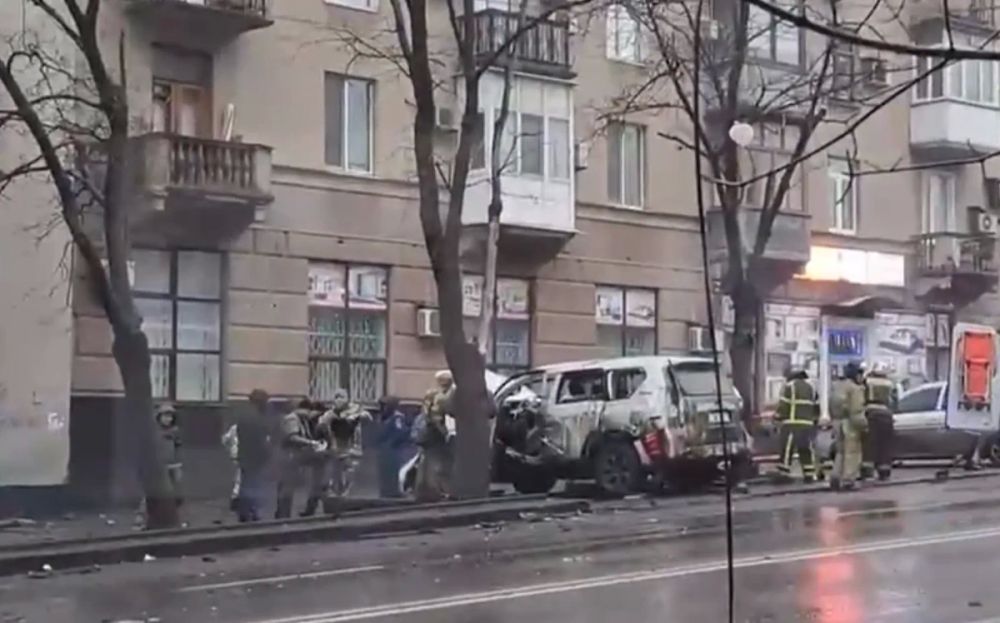 В Донецке взорвался внедорожник, пострадали два человека – СК РФ