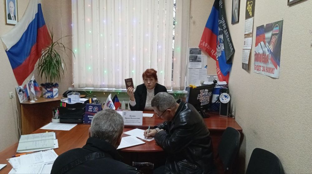 Василий Ткачук: Сегодня, 10 декабря, депутат Народного Совета Донецкой Народной Республики Ирина Попова провела прием граждан в рамках работы общественной приемной Всероссийской политической партии «Единая Россия» в...