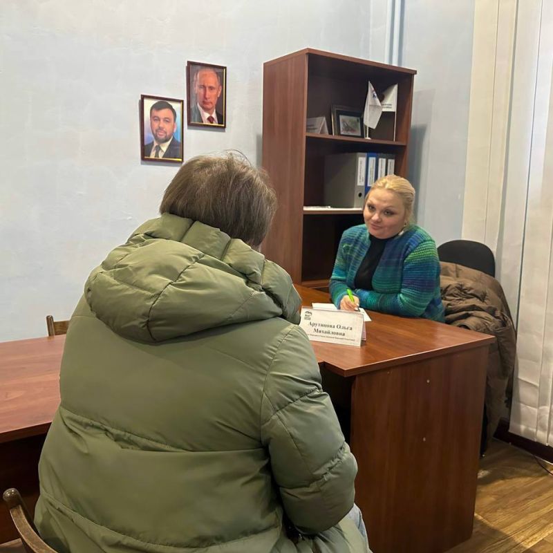 Михаил Меренков: Сегодня, 10 декабря, в общественной приемной Партии «Единая Россия» Буденновского района состоялся прием граждан, который провела депутат Народного Совета Донецкой Народной Республики Ольга Арутинова