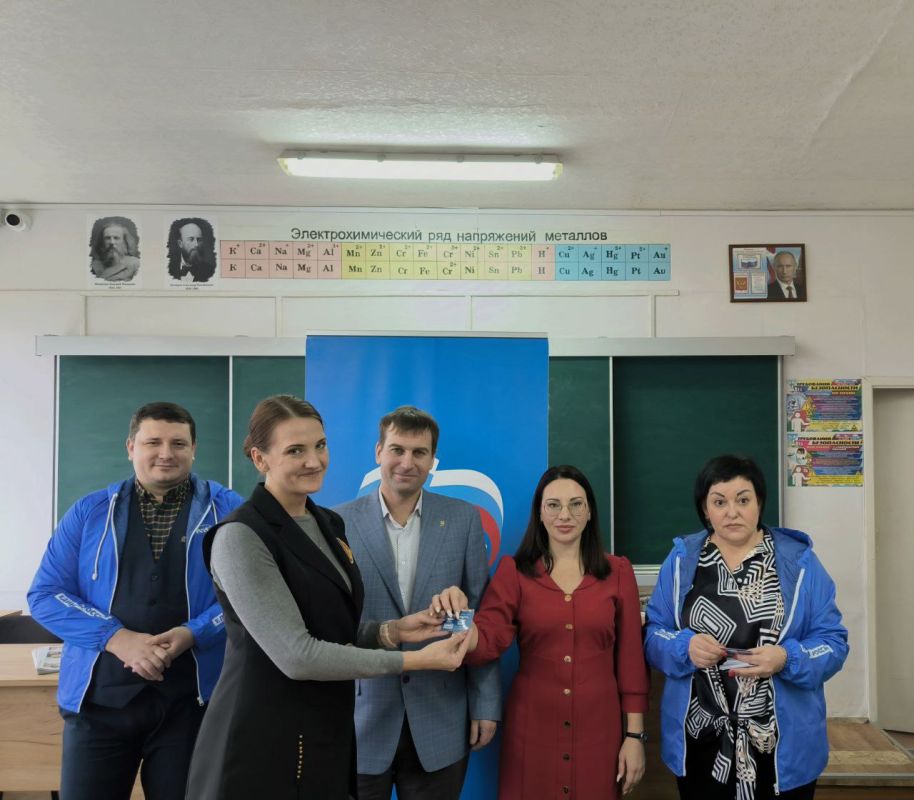 Татьяна Темникова: Вручение партийных билетов