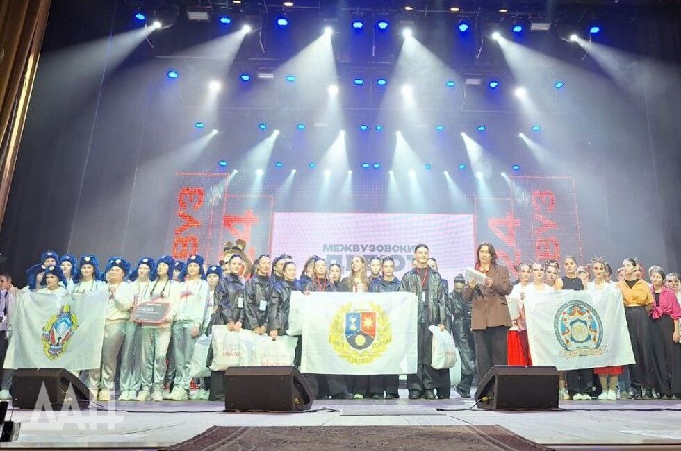 Студенты 12 вузов ДНР собрались в Донецке на большой дебют первокурсника