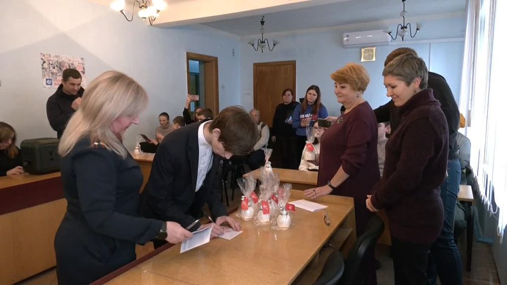 Иван Адамец: В Управе Куйбышевского внутригородского района Администрации городского округа Донецк прошло торжественное мероприятие, приуроченное к Дню Конституции Российской Федерации