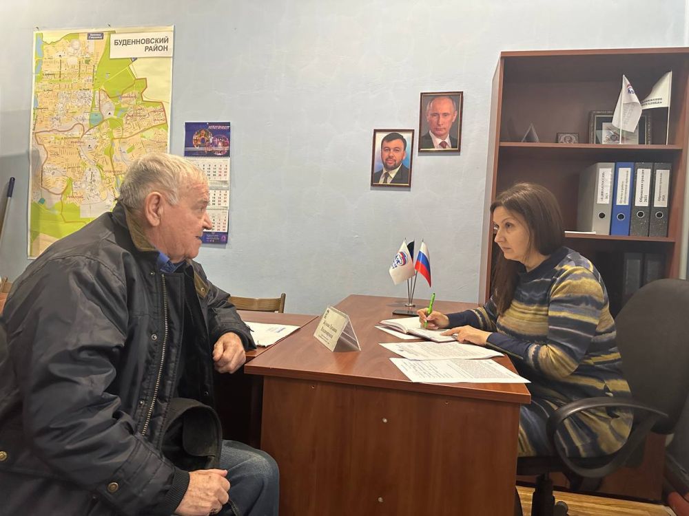 Михаил Меренков: Сегодня в общественной приемной Партии «Единая Россия» Буденновского района состоялся прием граждан, который провела депутат Донецкого городского совета Татьяна Жукова