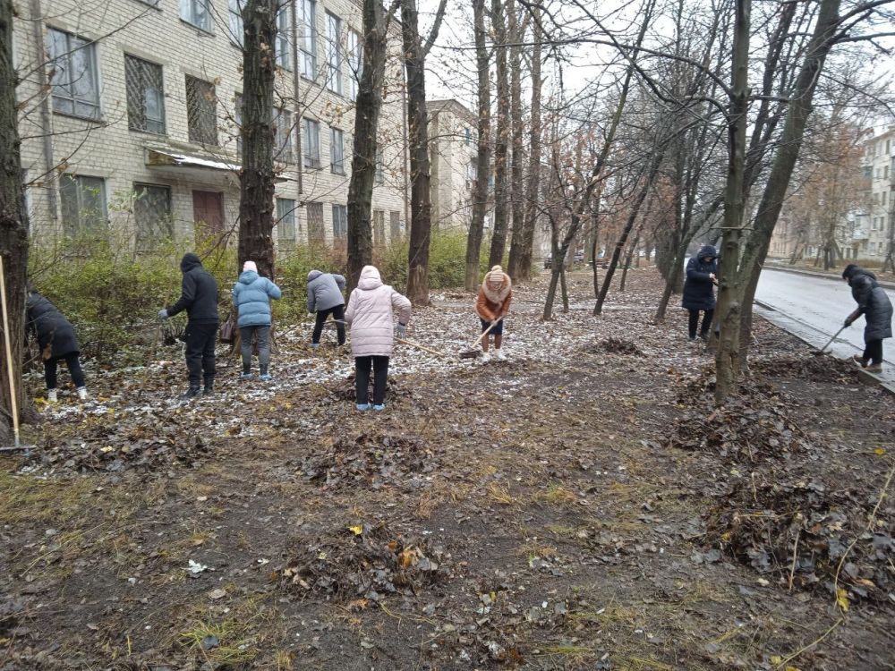 Василий Ткачук: В Калининском внутригородском районе города Донецка, в рамках проекта «Городская среда», реализуемого Всероссийской Политической Партией «Единая Россия», сотрудники Управы Калининского внутригородского района...