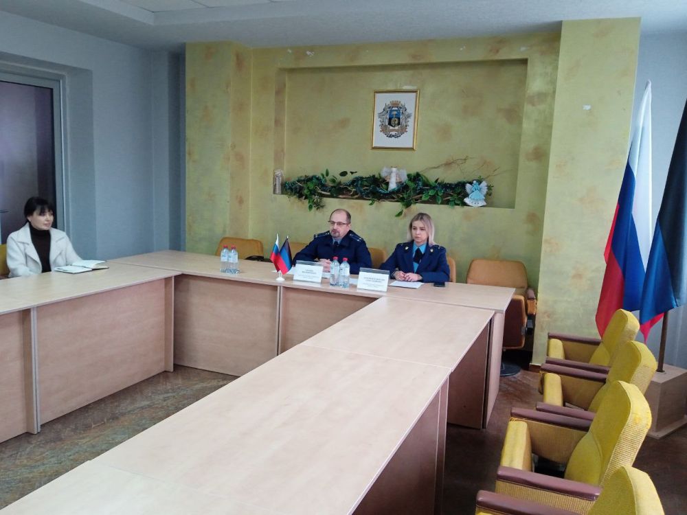 Василий Ткачук: Сегодня, 12 декабря, в Управе Калининского внутригородского района Администрации городского округа Донецк состоялось совместная рабочая встреча с участием представителей прокуратуры района - заместителя...