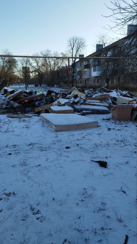 Василий Ткачук: Сегодня силами предприятия-перевозчика ГУП ДНР "ДОНСНАБКОМПЛЕКТ" выполнен вывоз крупногабаритного мусора по адресам: