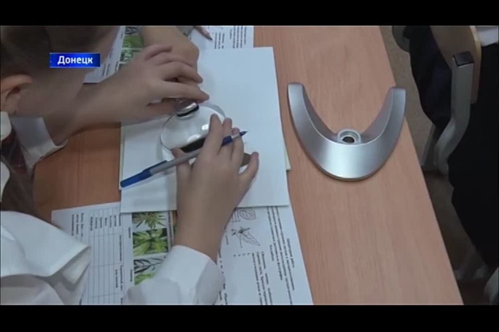 Олег Трофимов: В школах Донецкой Народной Республики активно проходит переоснащение предметных кабинетов