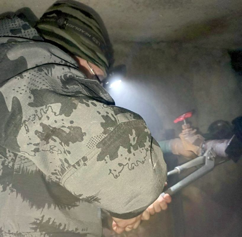 Иван Адамец: Сотрудники МУП АГД «УК Куйбышевского района» устраняют аварийные ситуации на внутридомовых инженерных сетях, обеспечивая функционирование систем жизнеобеспечения