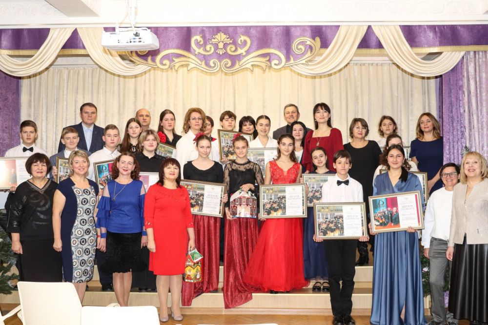 Михаил Желтяков: С заместителем Председателя Правительства ДНР Ларисой Толстыкиной принял участие в торжественном подведении итогов Республиканского конкурса на лучшее исполнение произведений для солистов с оркестром «Путь к...