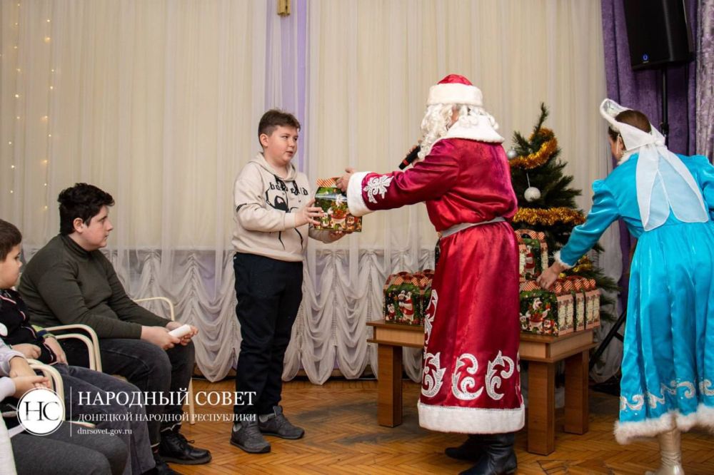 Народный Совет организовал новогоднюю сказку для детей военнослужащих
