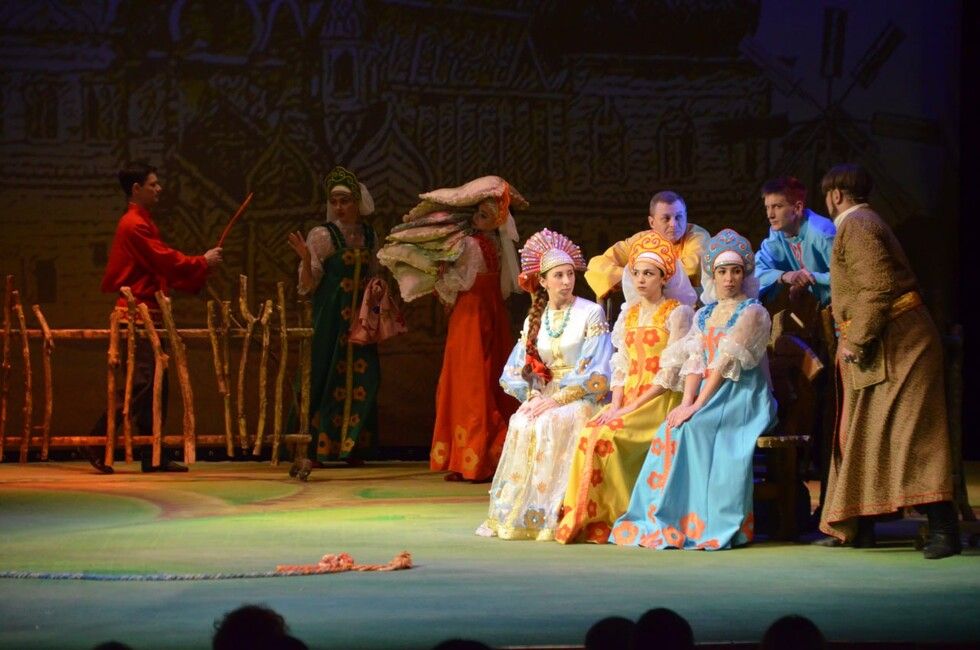 Семь тысяч зрителей посетили новогодние показы Донецкой муздрамы