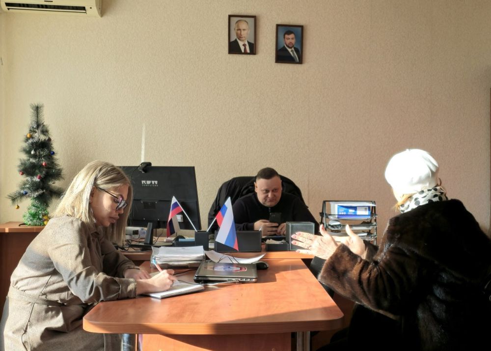 Иван Адамец: В понедельник, 20 января, первый заместитель руководителя Управы Куйбышевского внутригородского района Администрации городского округа Донецк Алина Волкова провела прием граждан