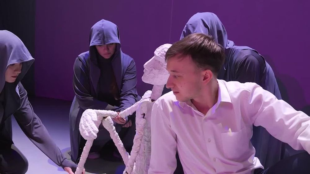 Патриотический концерт «Под звуки канонады» Донецкого театра кукол вошел в список 300 спектаклей, из которых экспертное жюри выберет 100 победителей в фонд «Золотого фонда театральных постановок России»