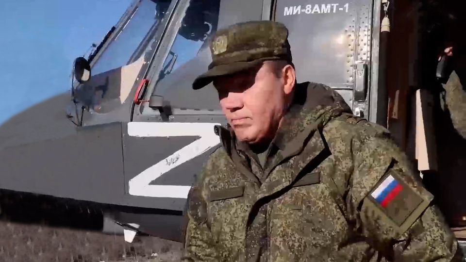 Герасимов посетил танковую дивизию и мотострелковую бригаду бойцов «Центра»