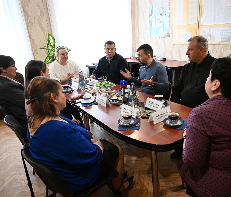 Денис Пушилин пообщался с педагогами, работающими в регионе по программе «Земский учитель»