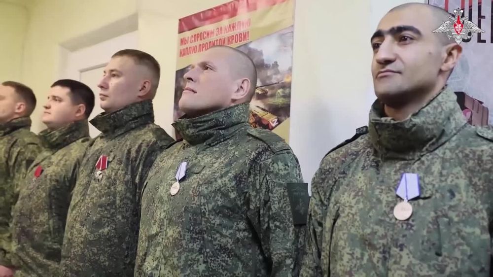 Минобороны РФ: Начальник Генерального штаба Вооруженных Сил Российской Федерации – первый заместитель Министра обороны Российской Федерации генерал армии Валерий Герасимов посетил танковую дивизию и мотострелковую бригаду...