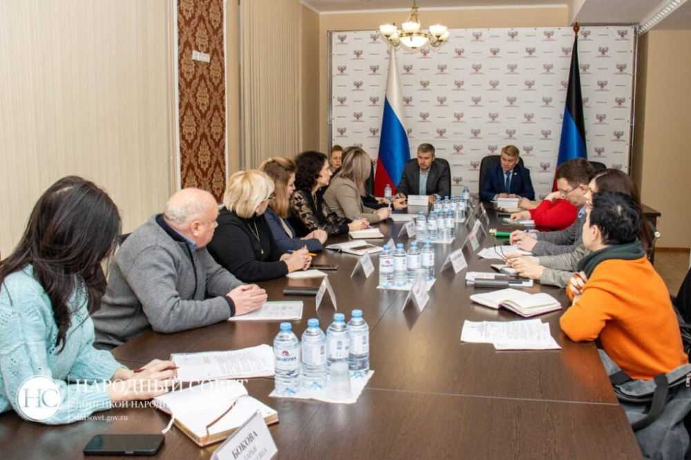 Вице-премьер Артем Крамаренко принял участие в расширенном заседании Комитета НС ДНР по вопросам агропромышленного комплекса и земельных отношений