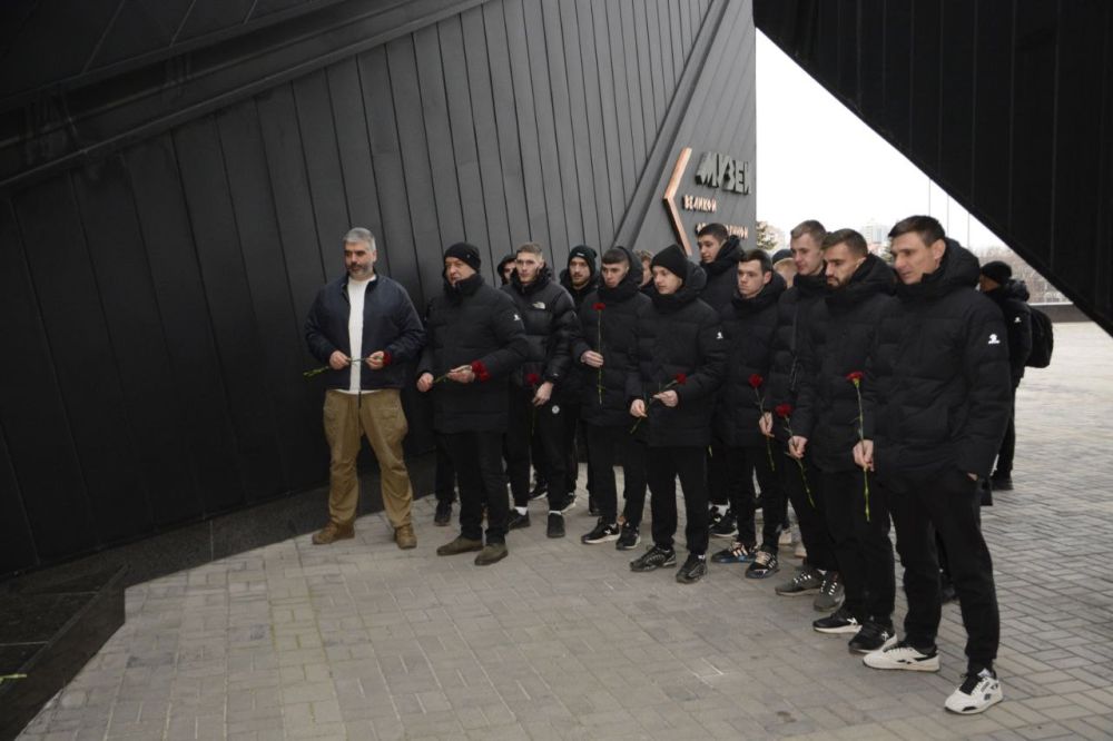 Алексей Дорофеев: Сегодня организовал для игроков футбольного клуба «Шахтер» патриотическое мероприятие