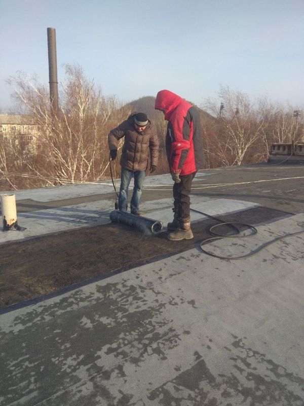 Наталья Бегуненко: Сотрудники муниципального унитарного предприятия «Управляющая компания Петровского района» выполняют работы по размывке стен одного из подъездов на ул. Ревякина, 42 и продолжают ремонт мягкой кровли по...