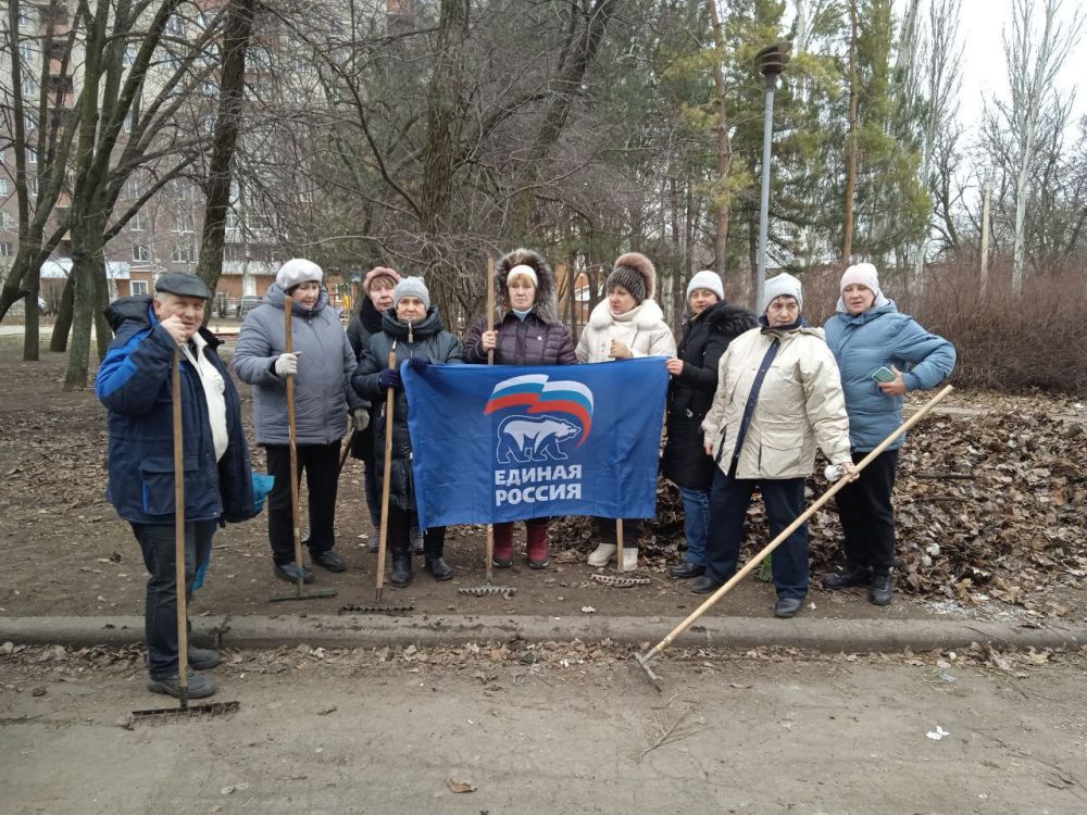 Василий Ткачук: Сегодня, 23 января, в рамках проекта «Городская среда», реализуемого Всероссийской Политической Партией «Единая Россия», сотрудники Управы Калининского внутригородского района Администрации городского округа...