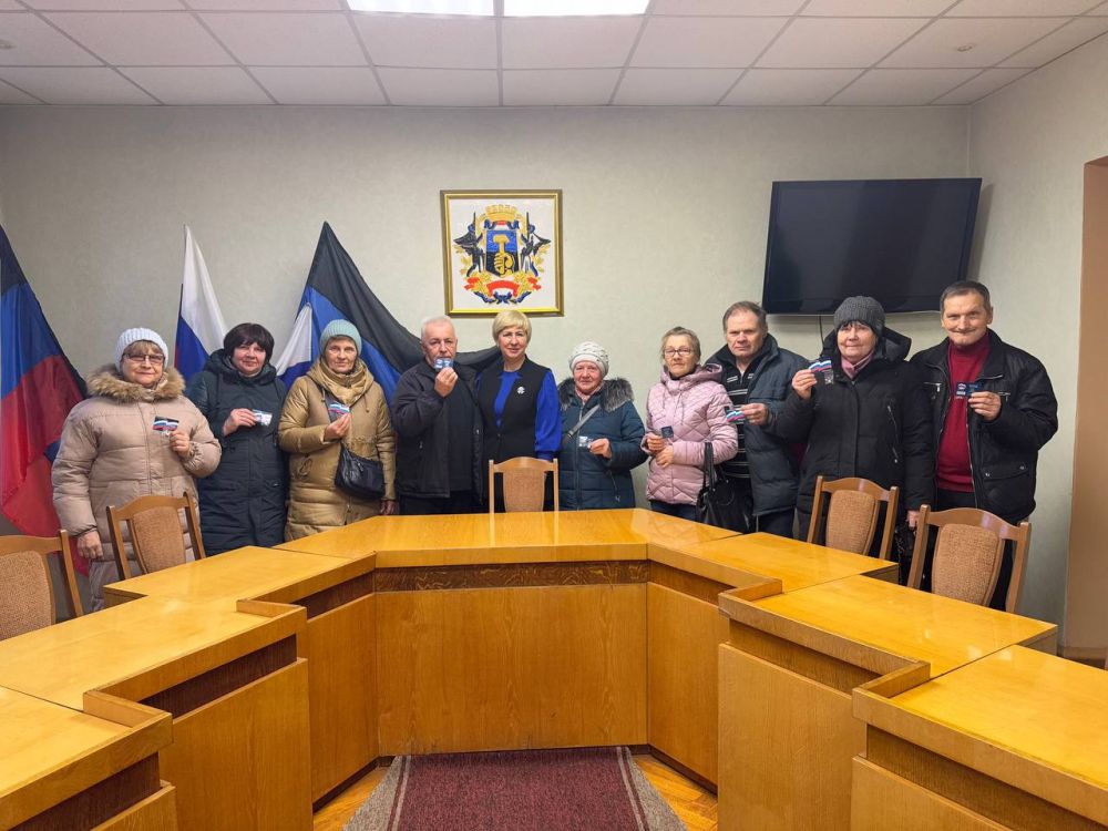 Елена Рязанцева: В Пролетарском районе состоялось торжественное вручение партийных билетов жителям района, недавно вступившим в ряды Всероссийской политической партии "Единая Россия"