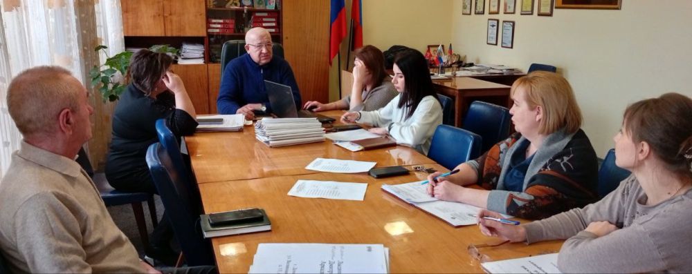 Наталья Бегуненко: Сегодня, 27 января, первый заместитель руководителя Управы Петровского внутригородского района Администрации городского округа Донецк Плахутин Юрий Иванович провёл заседание комиссии по разрушению жилья в...