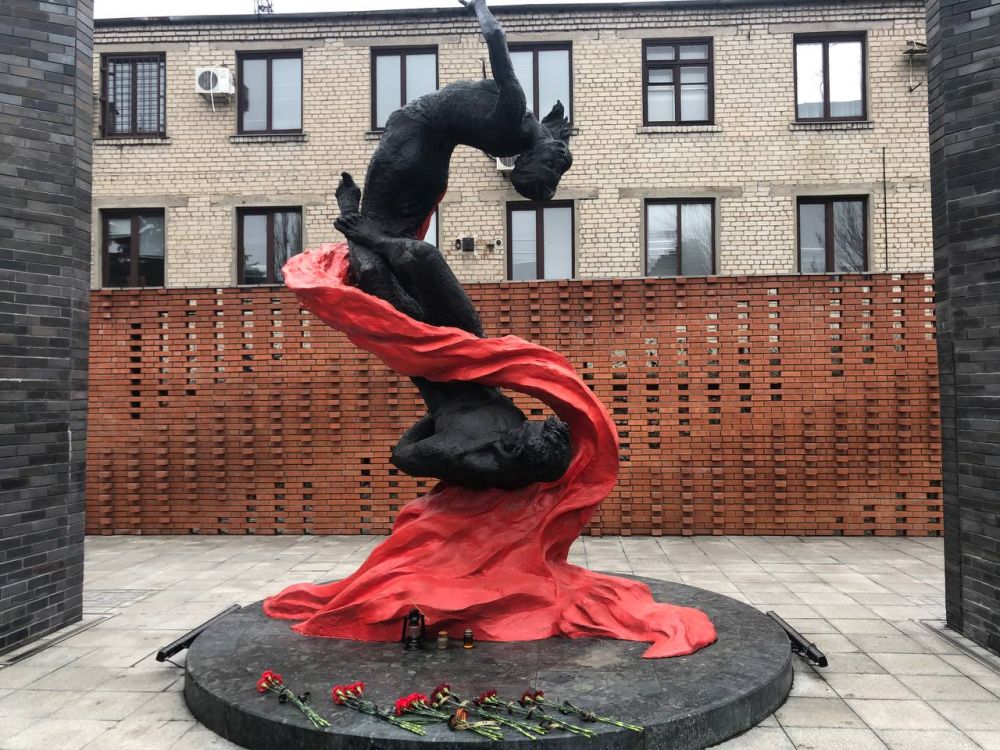 Василий Ткачук: Сегодня в Международный день памяти жертв Холокоста, на территории мемориального комплекса "Шурф шахты № 4/4 - бис" Калининского внутригородского района городского округа Донецк состоялось возложение цветов...