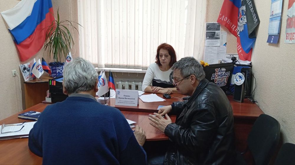 Василий Ткачук: Сегодня, 28 января, депутат Народного Совета Донецкой Народной Республики Ирина Попова провела прием граждан в рамках работы общественной приемной Всероссийской политической партии «Единая Россия» в...