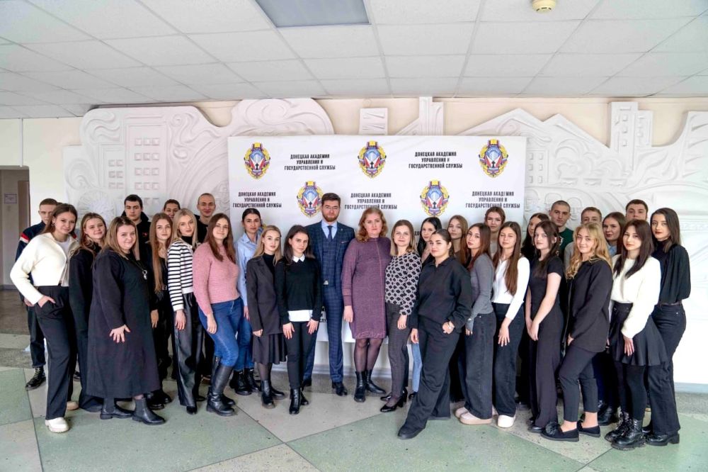 Олег Трофимов: Студенты Донецкой академии управления и государственной службы пообщались с заместителем Министра образования и науки региона