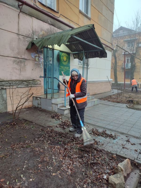 Елена Рязанцева: Сегодня, 28.01.2025 года, силами сотрудников жилищно-коммунальных предприятий Пролетарского внутригородского района г. Донецка были выполнены следующие работы: