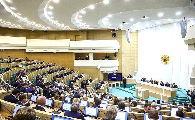 Сенаторы обсудили на «парламентской разминке» развитие здравоохранения, поддержку промышленности, подготовку к курортному сезону