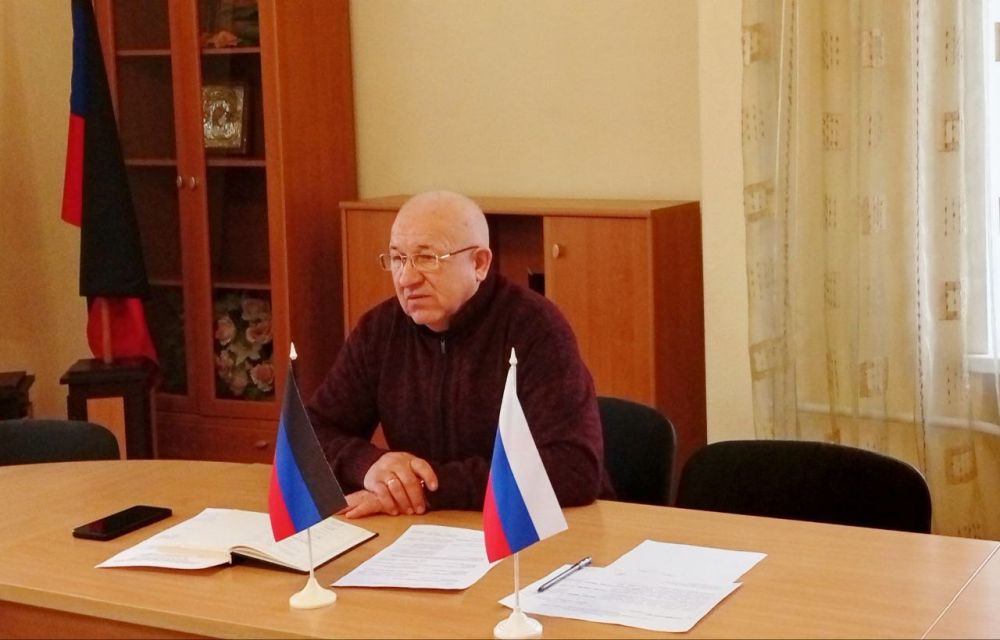 Наталья Бегуненко: Сегодня, 29 января, в Управе Петровского внутригородского района Администрации городского округа Донецк прошло еженедельное аппаратное совещание при участии депутатов Донецкого городского совета Евстифеева...