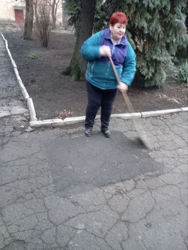 Юрий Будрин: Сегодня, 30.01.2025, в рамках проекта «Городская среда», реализуемого Всероссийской политической партией Единая Россиясотрудники МБУ ДО "Школа искусств № 7 г. Донецка", МБОУ "Школа №89 г. Донецка" и ГКДОУ...