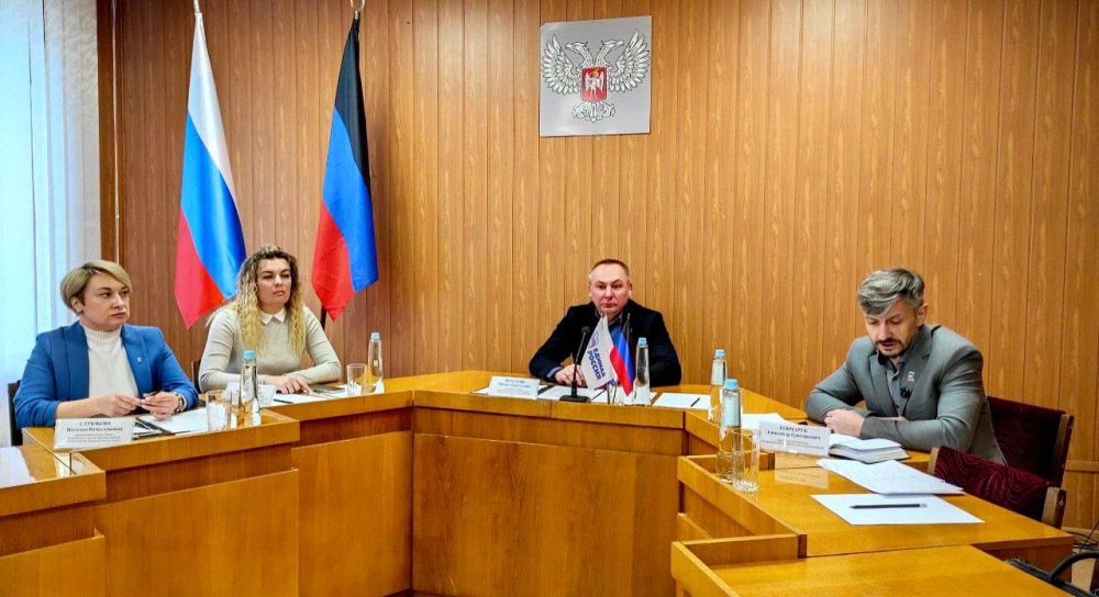 Михаил Меренков: В Буденновском внутригородском районе прошла встреча секретарей первичных отделений Всероссийской политической партии «Единая Россия»