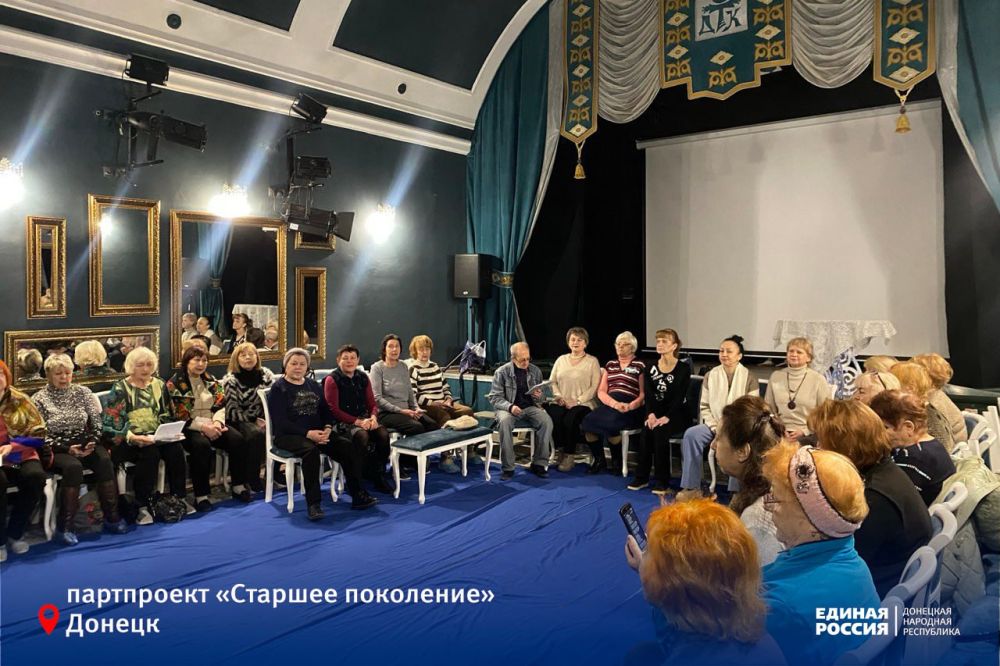 Возраст – не помеха. У участников партпроекта «Старшее поколение» выдался невероятно насыщенный день. Вначале очень душевно поздравляли январских именинников, вручали им памятные подарки. Затем занимались вокалом и...