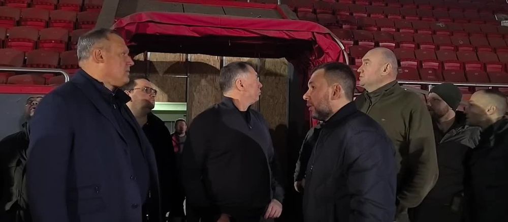 Марат Хуснуллин: Также во время рабочей поездки в ДНР решили, что будем приводить в порядок пострадавший от обстрелов и пожара дворец спорта «Дружба» в Донецке