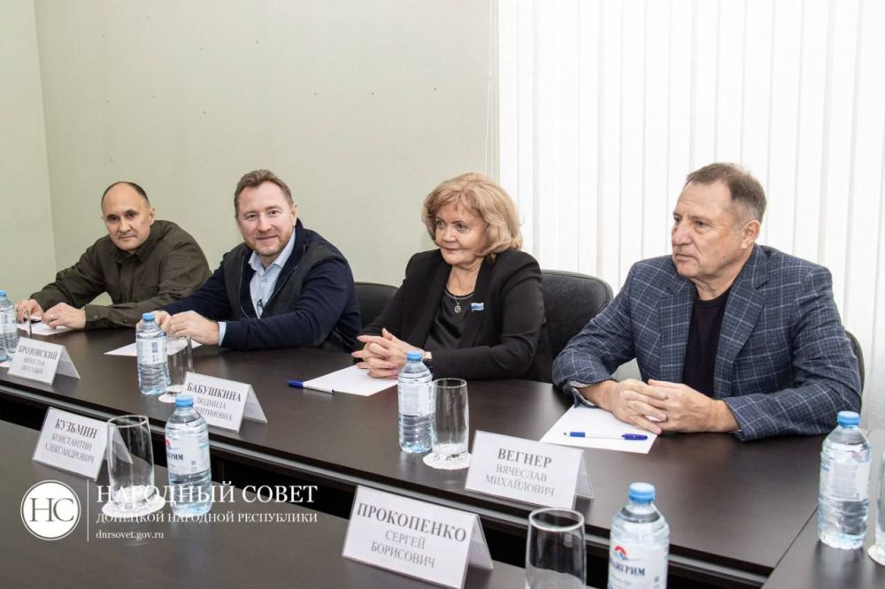 ДНР посетила делегация Заксобрания Свердловской области