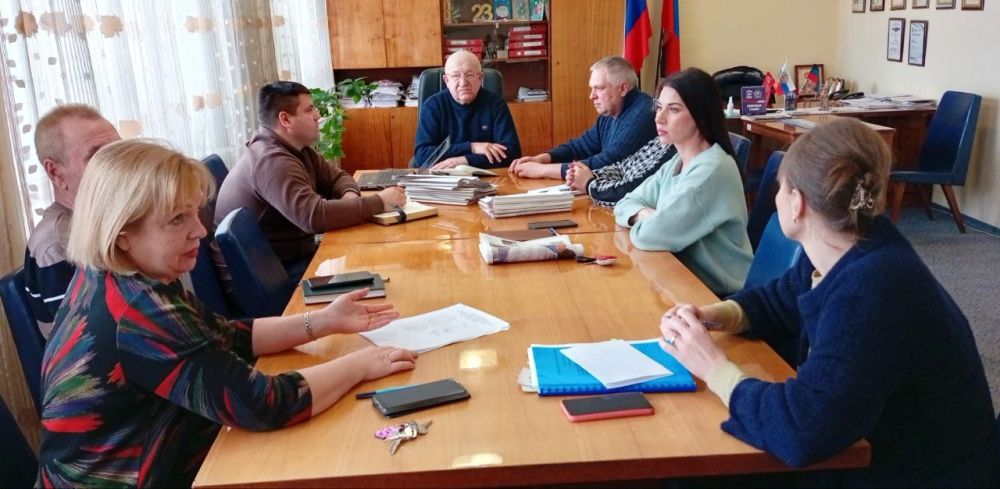 Наталья Бегуненко: Сегодня, 4 февраля, первый заместитель руководителя Управы Петровского внутригородского района Администрации городского округа Донецк Плахутин Юрий Иванович провёл заседание комиссии по установлению...