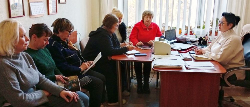 Наталья Бегуненко: Сегодня, 10 февраля, управляющий делами Управы Петровского внутригородского района Администрации городского округа Донецк Мацан Татьяна Александровна провела совещание с инспекторами отдела по...